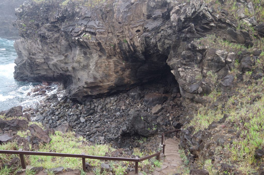 rapa_nui_water_cave.jpg